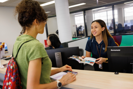 woman in green shirt talking to CDU staff member