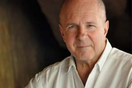 Acclaimed British author Simon Winchester will be in Darwin next week. Photo by Setsuko Winchester.