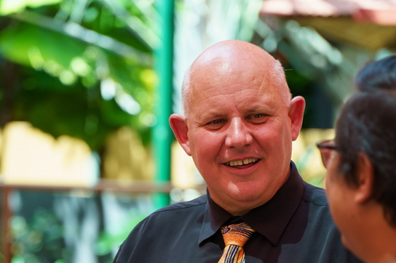 CDU new Vice Chancellor chats to staff and students at lunch on his first day