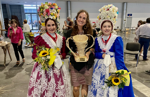 Award winning contemporary fibre artist Dr Aly de Groot